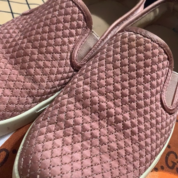 Pink call it spring shoe… - Picture 5 of 17